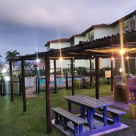 Topanga 17 Uvongo Beach Εξωτερικό φωτογραφία