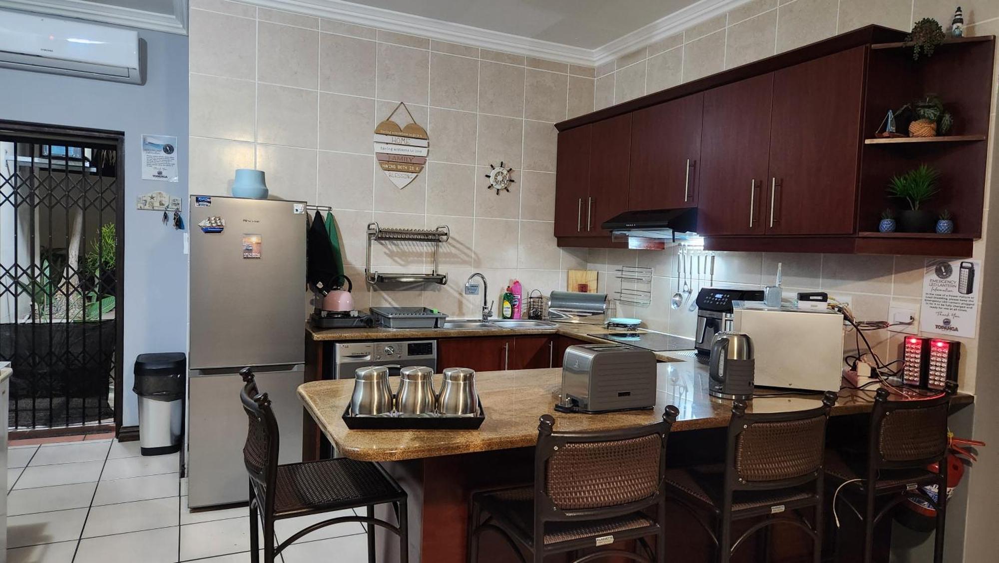 Topanga 17 Uvongo Beach Εξωτερικό φωτογραφία