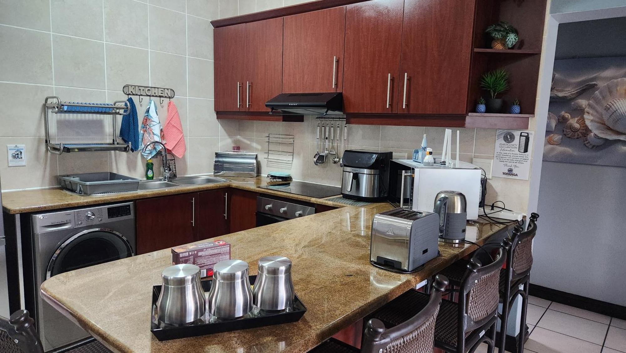 Topanga 17 Uvongo Beach Εξωτερικό φωτογραφία