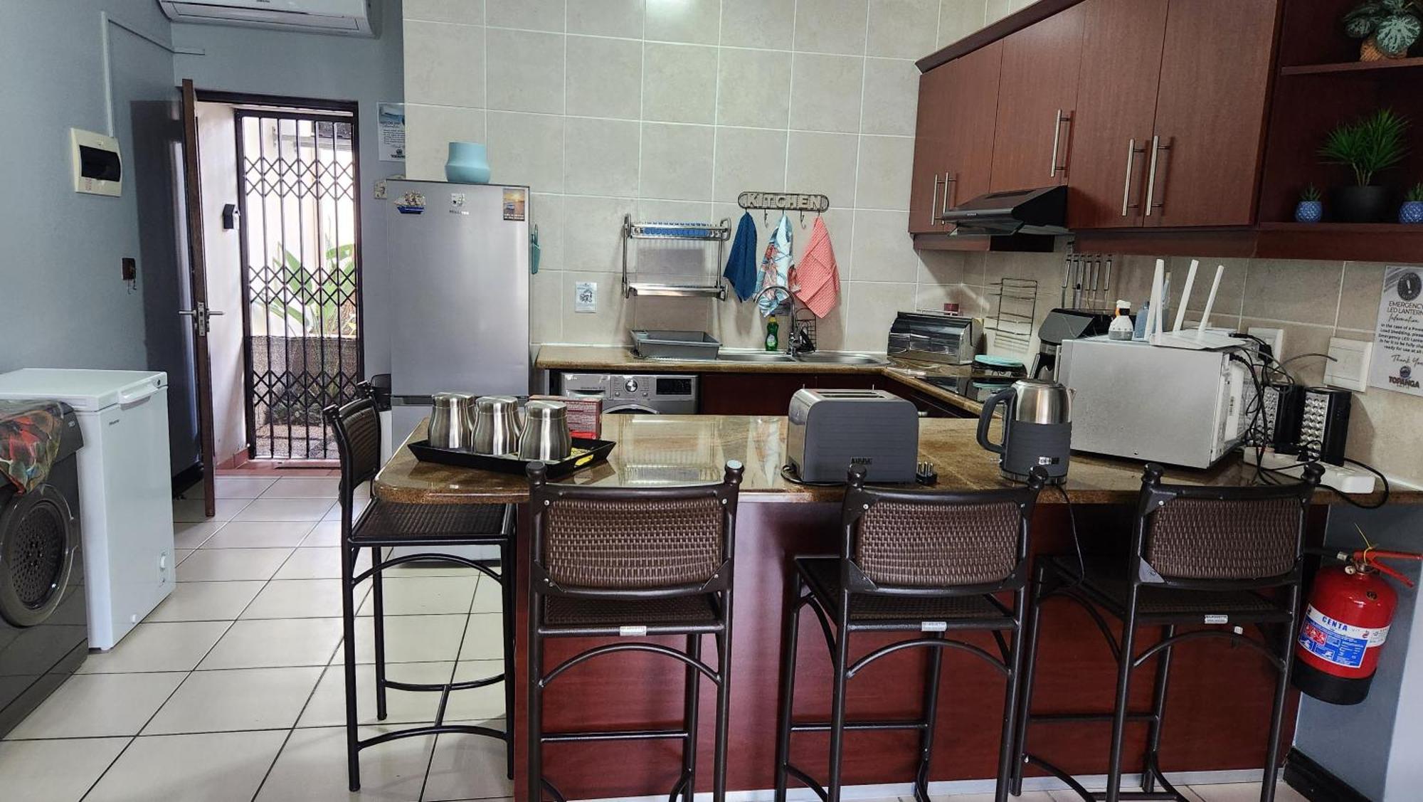 Topanga 17 Uvongo Beach Εξωτερικό φωτογραφία